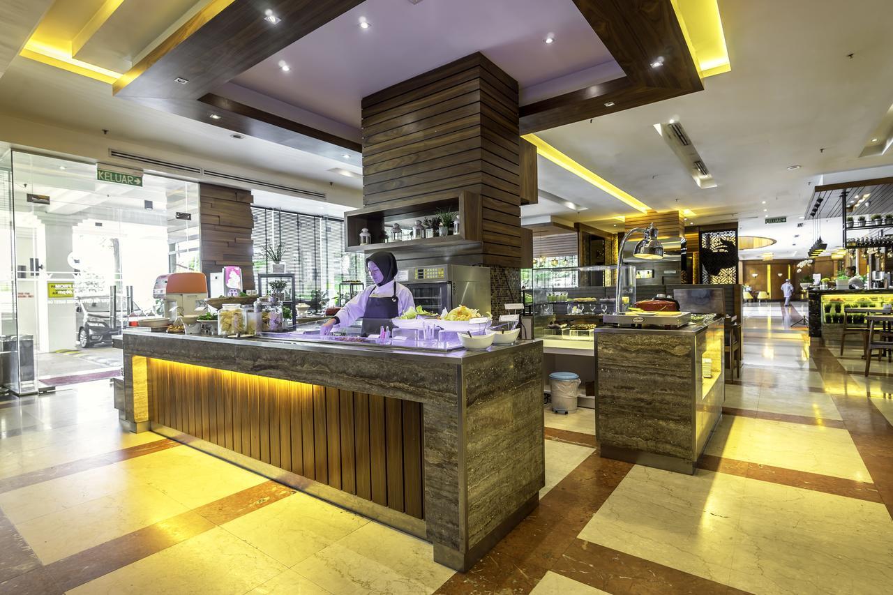 Crystal Crown Hotel Petaling Jaya Luaran gambar